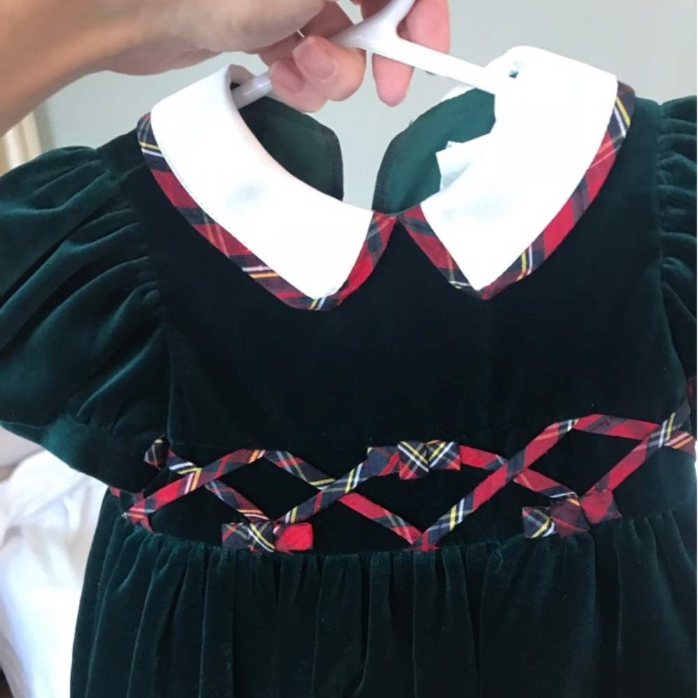 Neiman Marcus stunning green velvet holiday dress